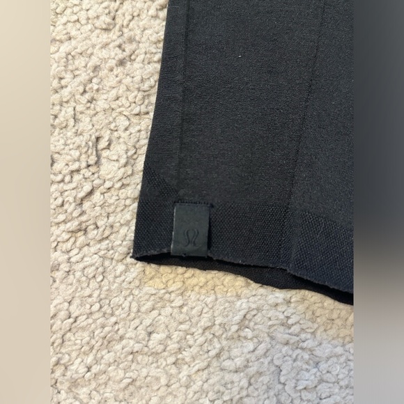 Lululemon compression leggings - size 6 - Picture 3 of 6